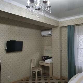 Гостевой дом АннаМария Сухум Двухместный номер с 2 отдельными кроватями и ванной комнатой-5