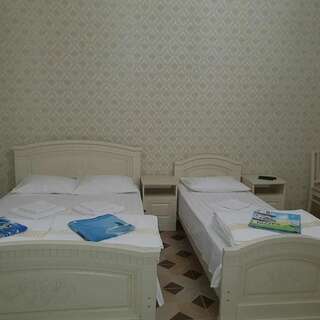 Гостевой дом АннаМария Сухум Двухместный номер с 2 отдельными кроватями и ванной комнатой-9