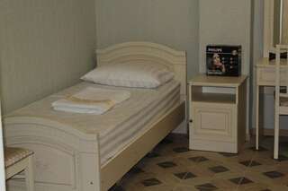Гостевой дом АннаМария Сухум Двухместный номер с 2 отдельными кроватями и ванной комнатой-21