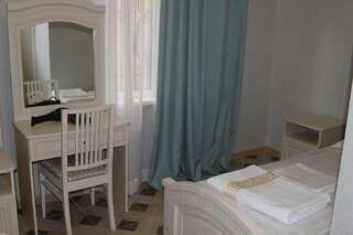 Гостевой дом АннаМария Сухум Двухместный номер с 2 отдельными кроватями и ванной комнатой-22